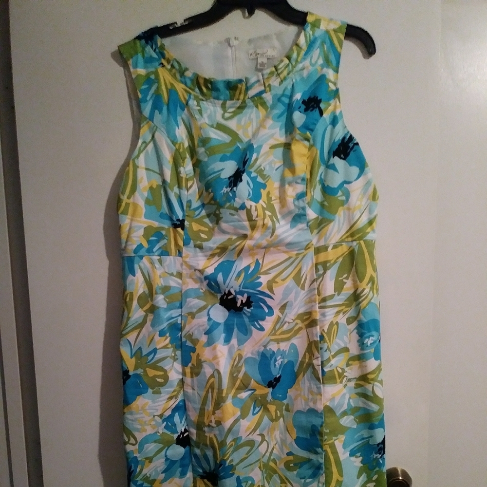 Kim rogers floral dress very cute.
